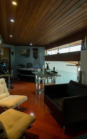Casa à venda com 286m², 4 quartos e 5 vagasEscritório