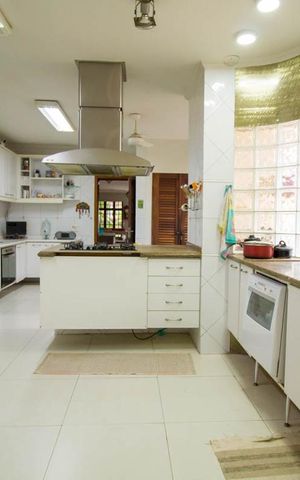 Casa à venda com 286m², 4 quartos e 5 vagasCozinha 