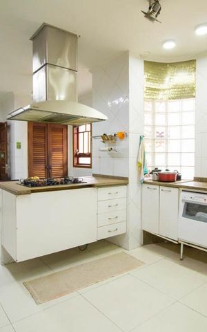 Casa à venda com 286m², 4 quartos e 5 vagasCozinha 