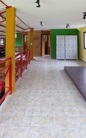 Casa à venda com 400m², 5 quartos e 4 vagas Casa à venda com 400m², 5 quartos e 4 vagasLoft