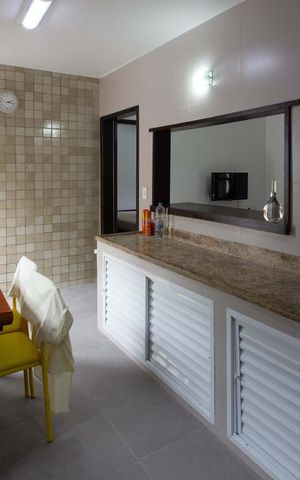 Casa à venda com 400m², 5 quartos e 4 vagas Casa à venda com 400m², 5 quartos e 4 vagasCozinha