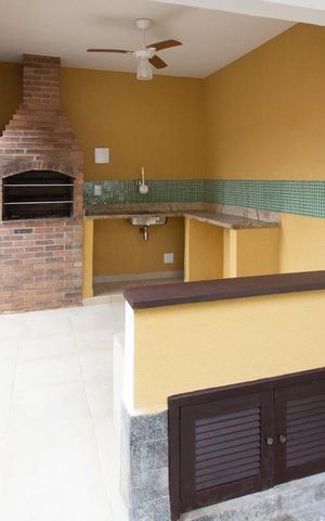 Casa à venda com 400m², 5 quartos e 4 vagas Casa à venda com 400m², 5 quartos e 4 vagasArea externa - Churrasqueira