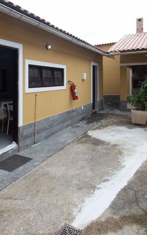 Casa à venda com 400m², 5 quartos e 4 vagas Casa à venda com 400m², 5 quartos e 4 vagasArea externa