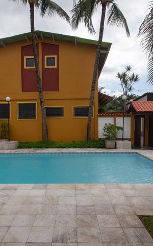Casa à venda com 400m², 5 quartos e 4 vagas Casa à venda com 400m², 5 quartos e 4 vagasPiscina