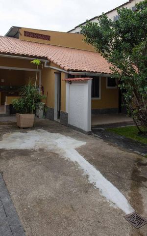 Casa à venda com 400m², 5 quartos e 4 vagas Casa à venda com 400m², 5 quartos e 4 vagasArea externa