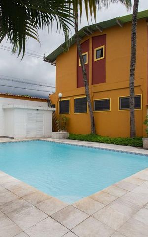 Casa à venda com 400m², 5 quartos e 4 vagas Casa à venda com 400m², 5 quartos e 4 vagasPiscina