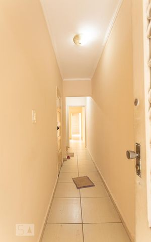 Casa à venda com 200m², 3 quartos e 1 vagaCorredor Sala 