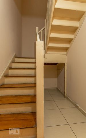 Casa à venda com 200m², 3 quartos e 1 vagaEscada