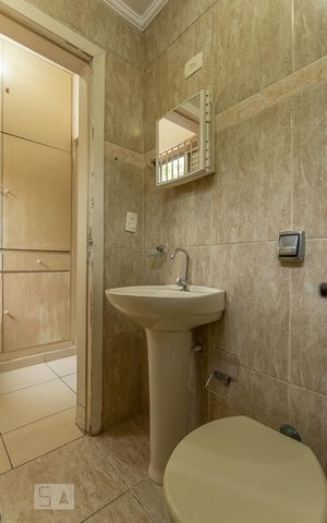 Casa à venda com 200m², 3 quartos e 1 vagaBanheiro Suíte 1