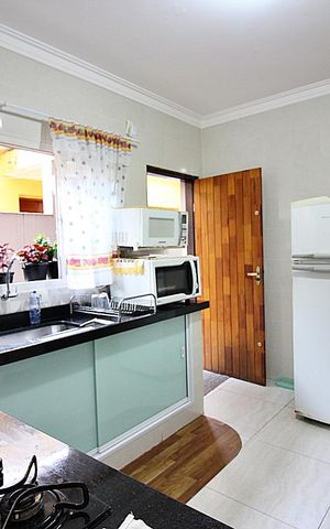 Casa à venda com 220m², 4 quartos e 2 vagasCozinha 