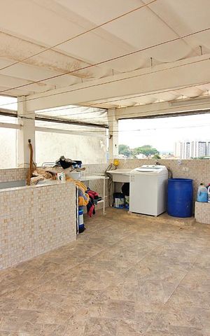 Casa à venda com 220m², 4 quartos e 2 vagasLavanderia