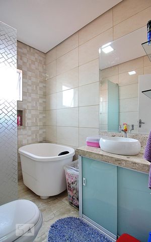Casa à venda com 220m², 4 quartos e 2 vagasBanheiro 2