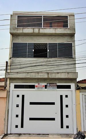Casa à venda com 220m², 4 quartos e 2 vagasFachada