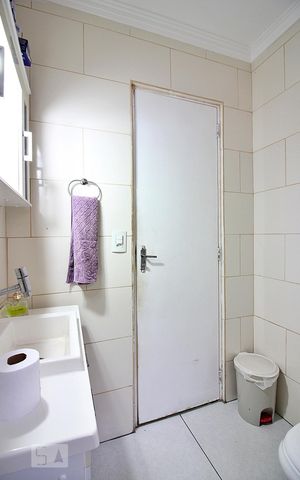 Casa à venda com 220m², 4 quartos e 2 vagasBanheiro 1