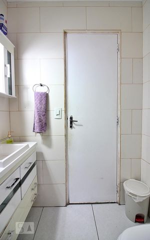 Casa à venda com 220m², 4 quartos e 2 vagasBanheiro 1