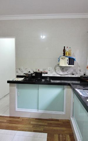 Casa à venda com 220m², 4 quartos e 2 vagasCozinha 