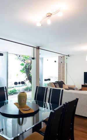 Casa à venda com 410m², 4 quartos e 4 vagas Casa à venda com 410m², 4 quartos e 4 vagasSala