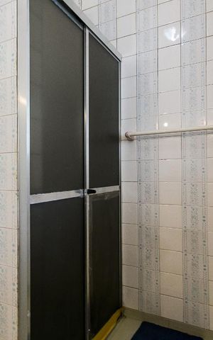 Casa à venda com 200m², 2 quartos e 2 vagasBanheiro