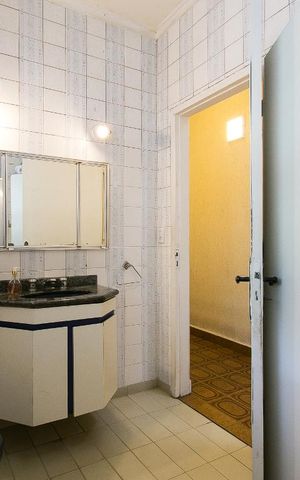 Casa à venda com 200m², 2 quartos e 2 vagasBanheiro