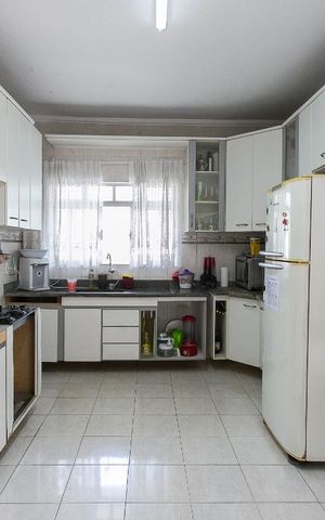 Casa à venda com 200m², 2 quartos e 2 vagasCozinha