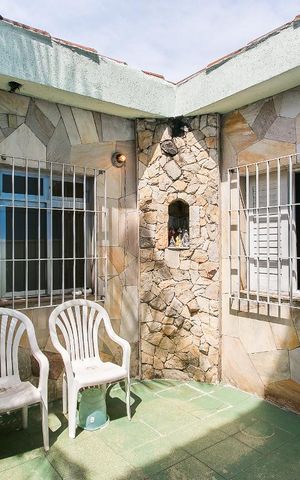 Casa à venda com 200m², 2 quartos e 2 vagasVaranda
