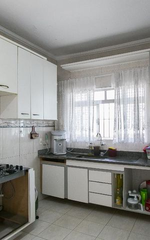 Casa à venda com 200m², 2 quartos e 2 vagasCozinha