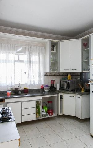Casa à venda com 200m², 2 quartos e 2 vagasCozinha