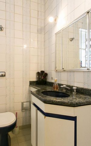 Casa à venda com 200m², 2 quartos e 2 vagasBanheiro