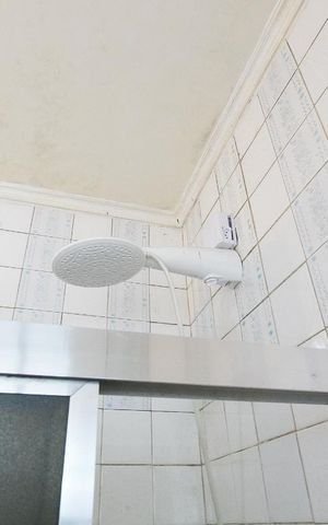 Casa à venda com 200m², 2 quartos e 2 vagasBanheiro
