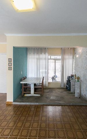 Casa à venda com 200m², 2 quartos e 2 vagasSala