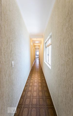 Casa à venda com 200m², 2 quartos e 2 vagasCorredor