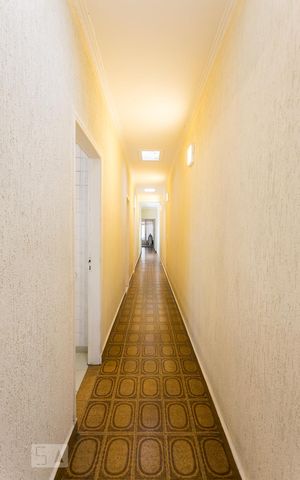 Casa à venda com 200m², 2 quartos e 2 vagasCorredor