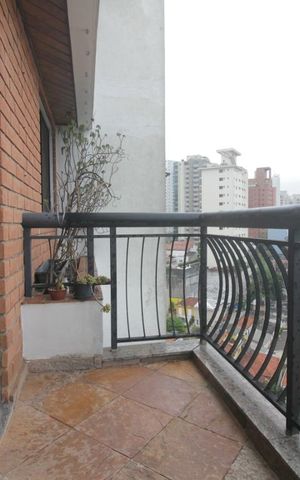 Apartamento à venda com 158m², 4 quartos e 3 vagasVaranda