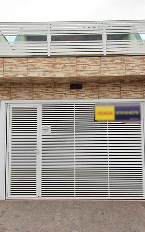 Casa à venda com 112m², 3 quartos e 2 vagasFachada