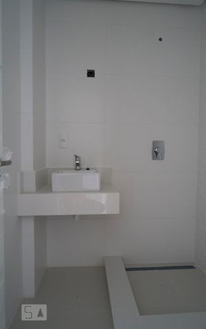 Apartamento à venda com 318m², 3 quartos e 4 vagasBanheiro da Suíte 1