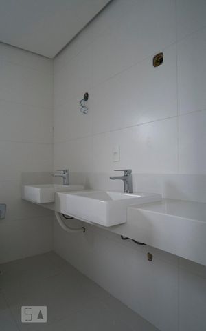 Apartamento à venda com 318m², 3 quartos e 4 vagasBanheiro da Suíte 3