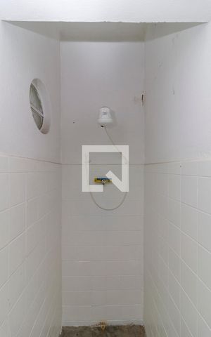 Casa de condomínio à venda com 165m², 2 quartos e 5 vagas Casa de condomínio à venda com 165m², 2 quartos e 5 vagasBanheiro