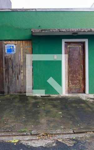 Casa de condomínio à venda com 165m², 2 quartos e 5 vagas Casa de condomínio à venda com 165m², 2 quartos e 5 vagasFachada