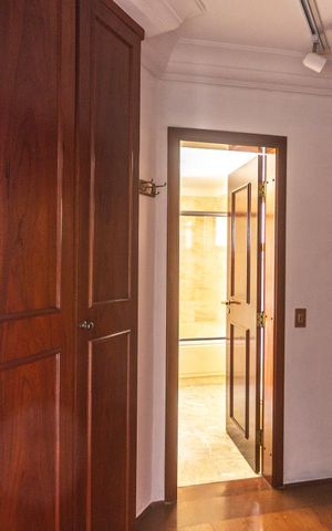 Apartamento à venda com 245m², 4 quartos e 4 vagasCloset