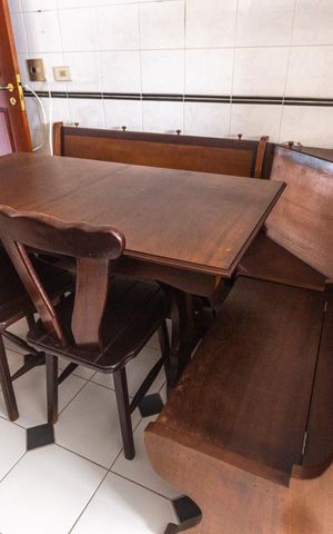 Apartamento à venda com 245m², 4 quartos e 4 vagasMesa e cadeiras