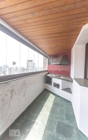 Apartamento à venda com 245m², 4 quartos e 4 vagasVaranda