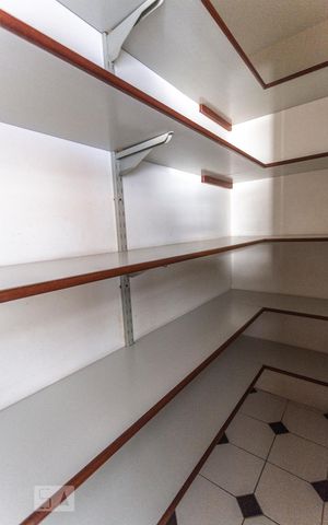 Apartamento à venda com 245m², 4 quartos e 4 vagasDispensa