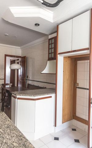 Apartamento à venda com 245m², 4 quartos e 4 vagasCozinha