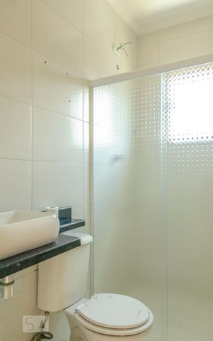 Casa à venda com 96m², 2 quartos e 1 vagaBanheiro da suíte