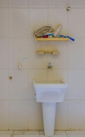 Casa à venda com 96m², 2 quartos e 1 vagaÁrea de serviço
