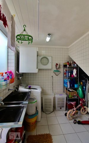 Casa para alugar com 348m², 4 quartos e 3 vagas Casa para alugar com 348m², 4 quartos e 3 vagasLavanderia