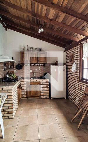 Casa à venda com 250m², 3 quartos e 3 vagas Casa à venda com 250m², 3 quartos e 3 vagasQuiosque