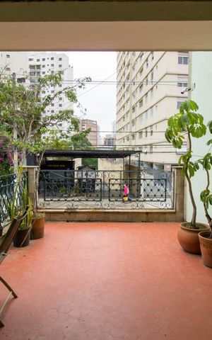 Casa à venda com 338m², 3 quartos e 2 vagas Casa à venda com 338m², 3 quartos e 2 vagasVaranda