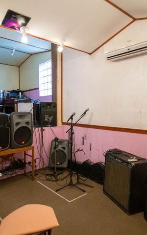 Casa à venda com 338m², 3 quartos e 2 vagas Casa à venda com 338m², 3 quartos e 2 vagasStudio