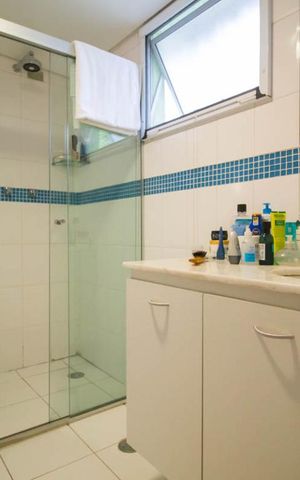 Casa à venda com 338m², 3 quartos e 2 vagas Casa à venda com 338m², 3 quartos e 2 vagasBanheiro da Suíte